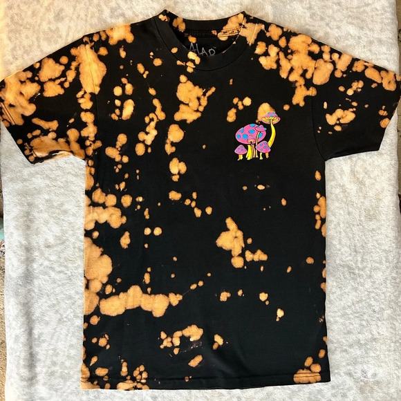 A. Lab Magic Mushrooms T-Shirt - Picture 2 of 7